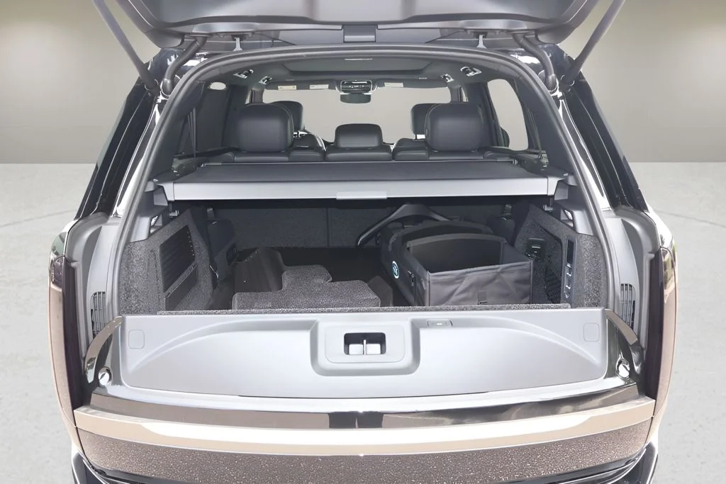 New 2026 Santorini Black Land Rover SE image 15