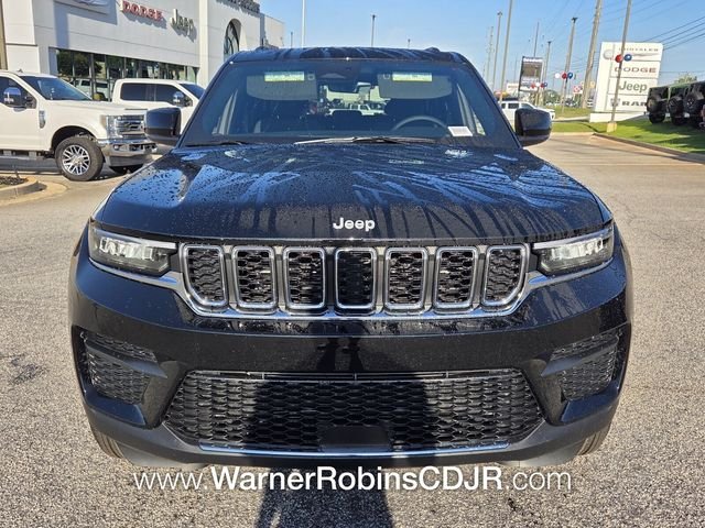 New 2026 Diamond Black Crystal Pearl-Coat Exterior Paint Jeep Laredo image 2