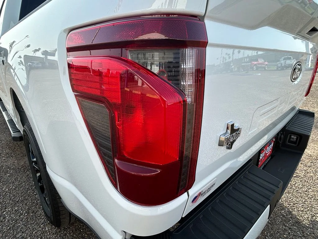 New 2026 Oxford White Ford XLT image 8