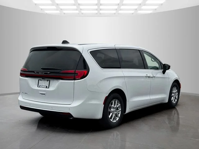 New 2027 Bright White Clear-Coat Exterior Paint Chrysler Select image 7
