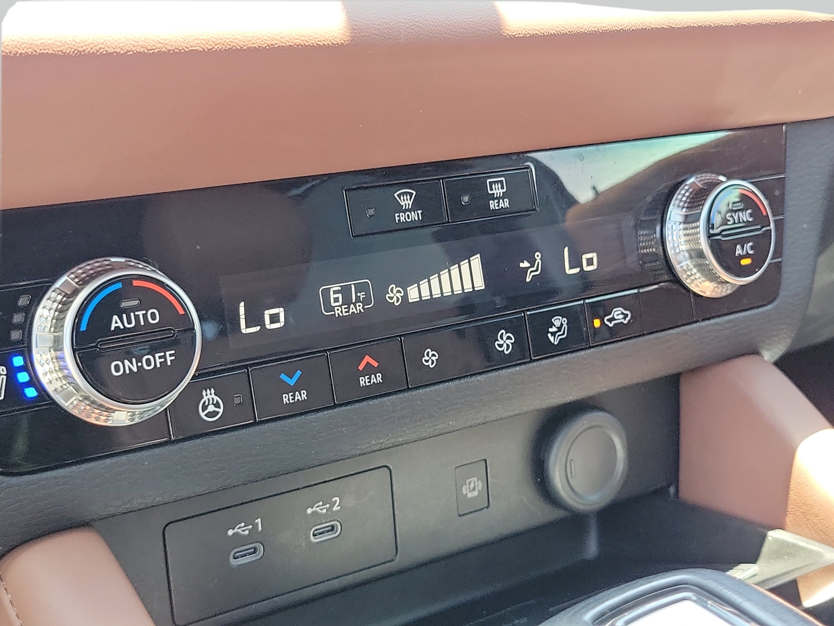 Used 2025 Graphite Gray Mitsubishi SEL image 29