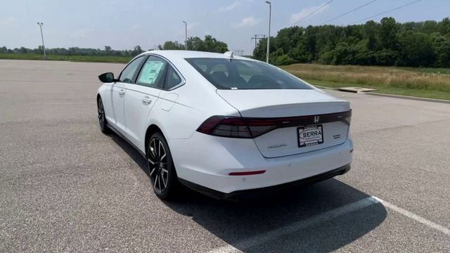 Used 2024 Platinum White Honda Touring image 7