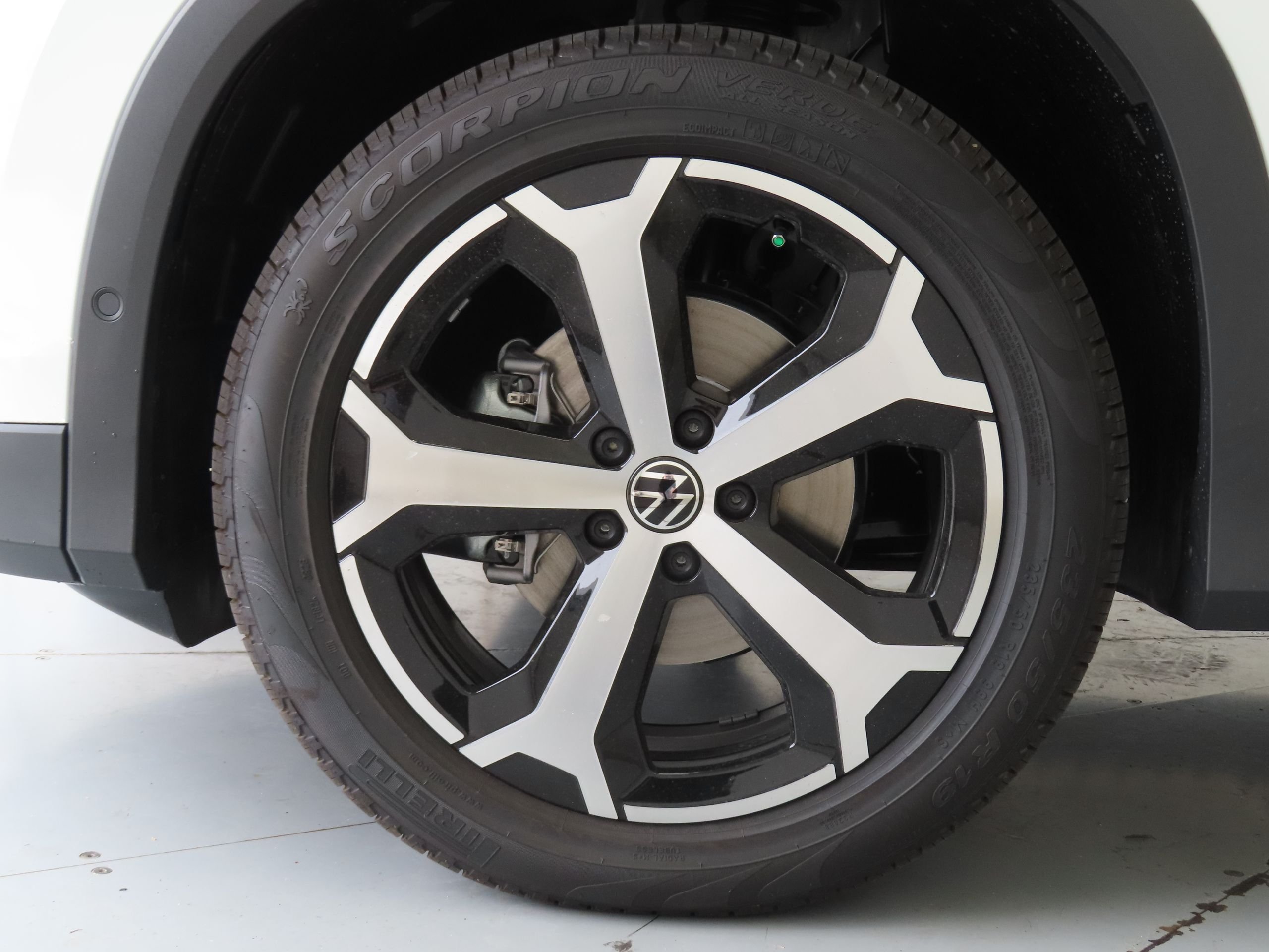 New 2026 White Volkswagen 2.0T SE image 27