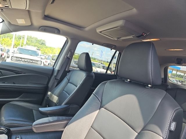 Used 2021 White Honda Touring image 19