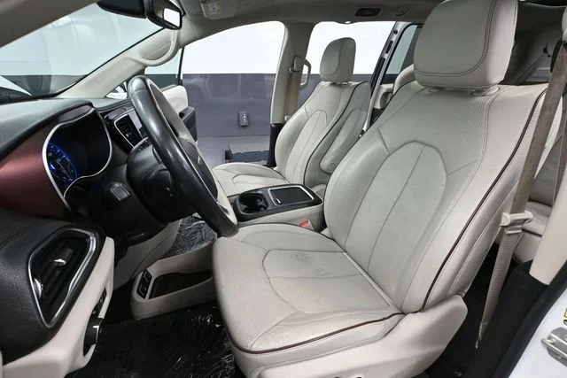 Used 2020 White Chrysler Limited image 22