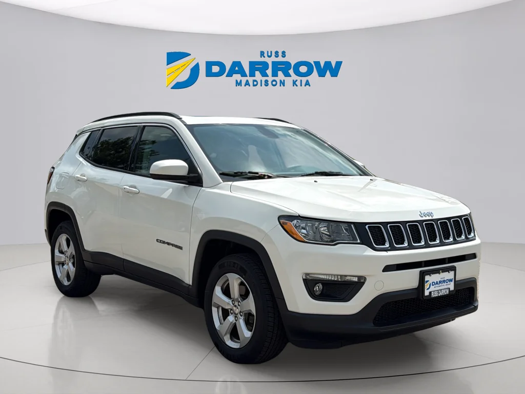 Used 2018 White Clearcoat Jeep Latitude image 7