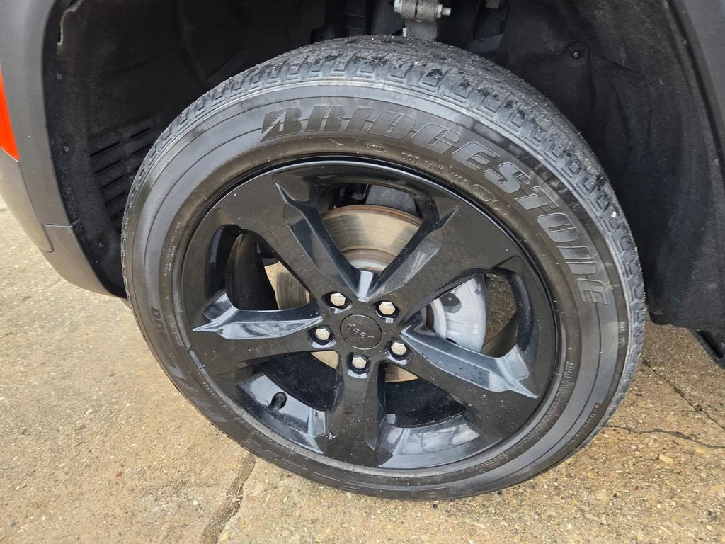 Used 2023 Gray Jeep Altitude X image 46