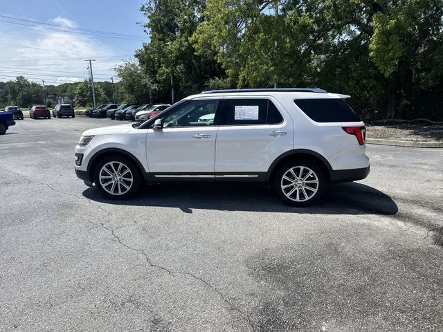 Used 2017 White Ford Limited image 8