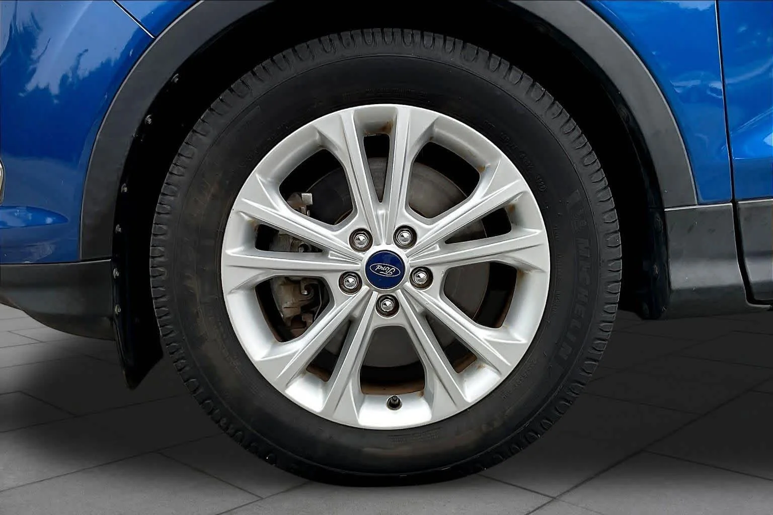 Used 2017 Lightning Blue Metallic Ford SE image 11