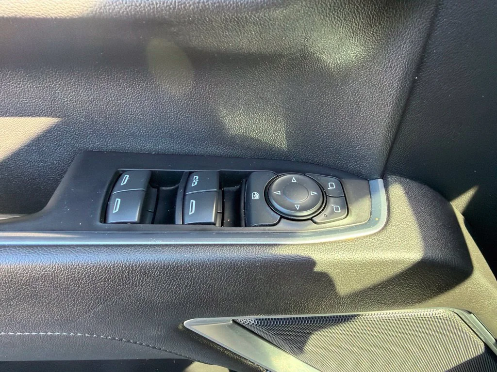 Used 2022 ONYX BLACK GMC SLE image 24