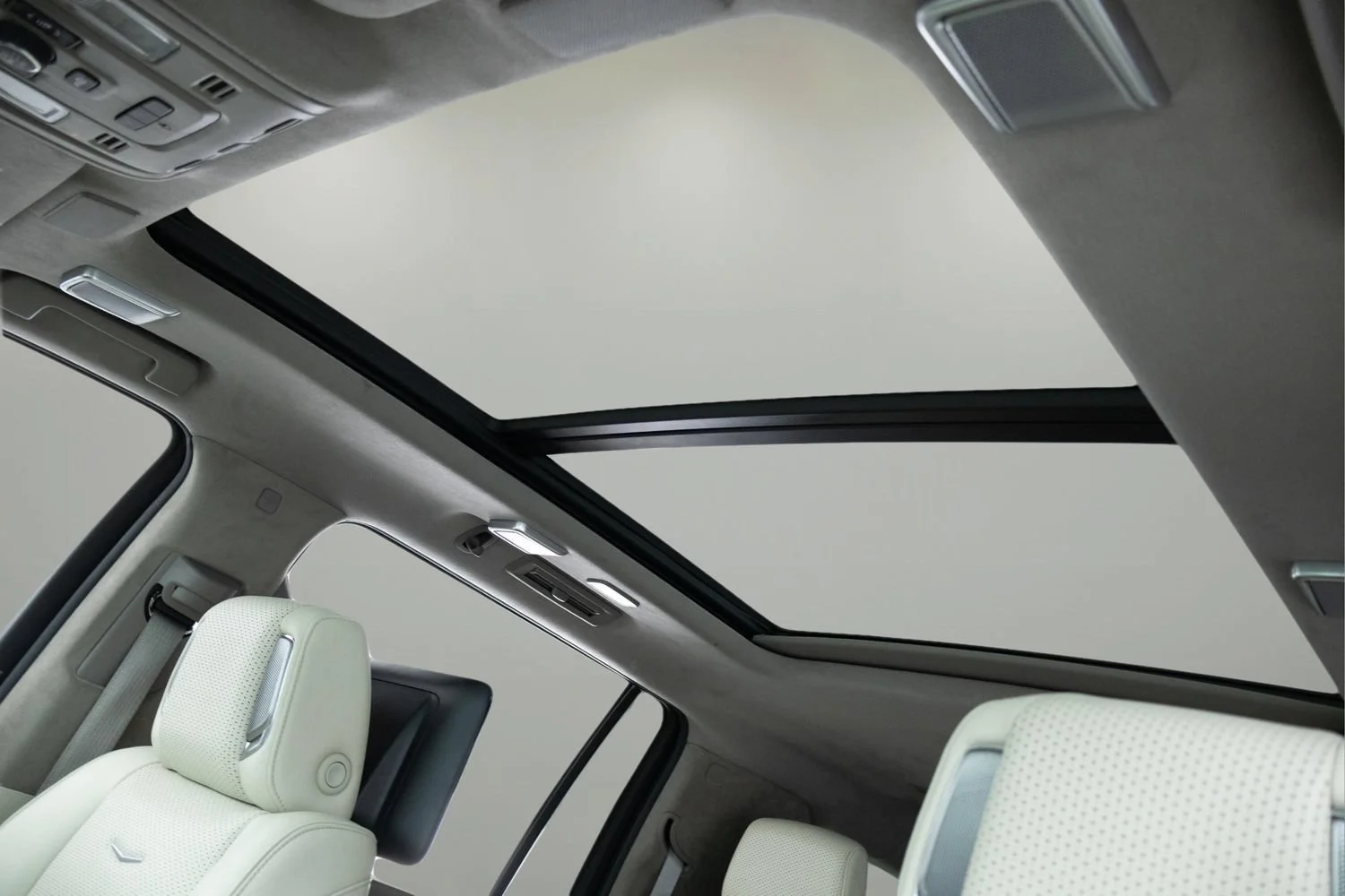 Used 2024 Crystal White Tricoat Cadillac Sport Platinum image 14