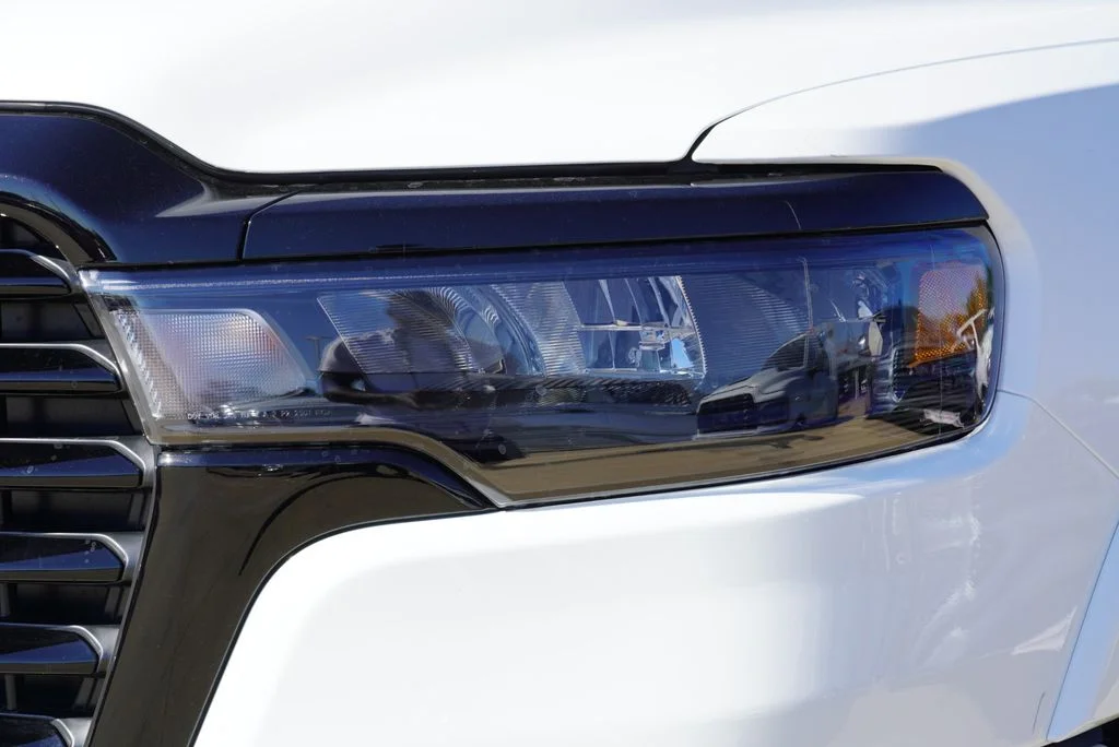 New 2026 Bright White Clear-Coat Exterior Paint RAM Laramie image 4