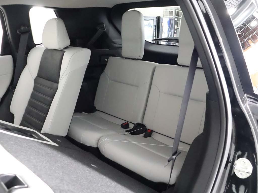2025 Mitsubishi Outlander SE - Photo 36