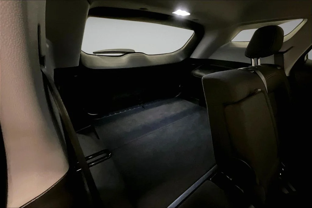 Used 2021 White GMC SLE image 26