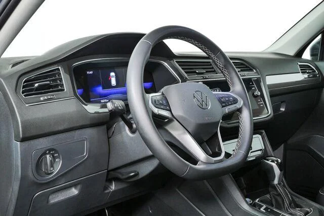 Certified Used 2024 Platinum Gray Metallic Volkswagen SE image 4