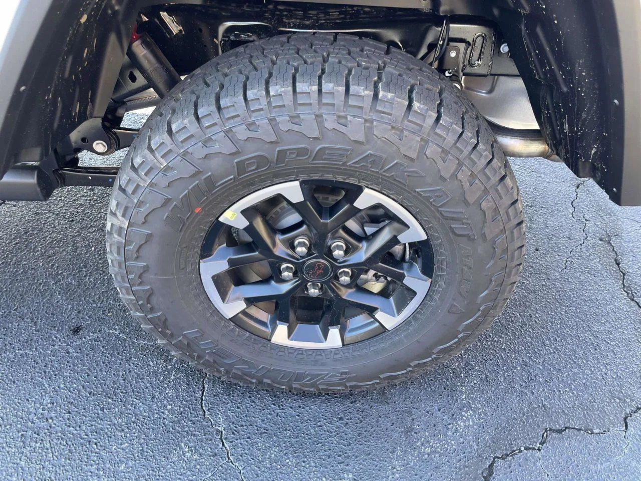 New 2026 Bright White Clear-Coat Exterior Paint Jeep Rubicon X image 37