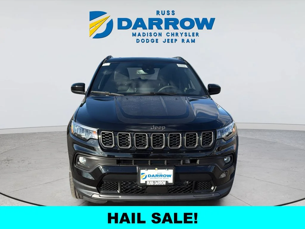 New 2026 Diamond Black Crystal Pearl-Coat Exterior Paint Jeep Latitude image 8