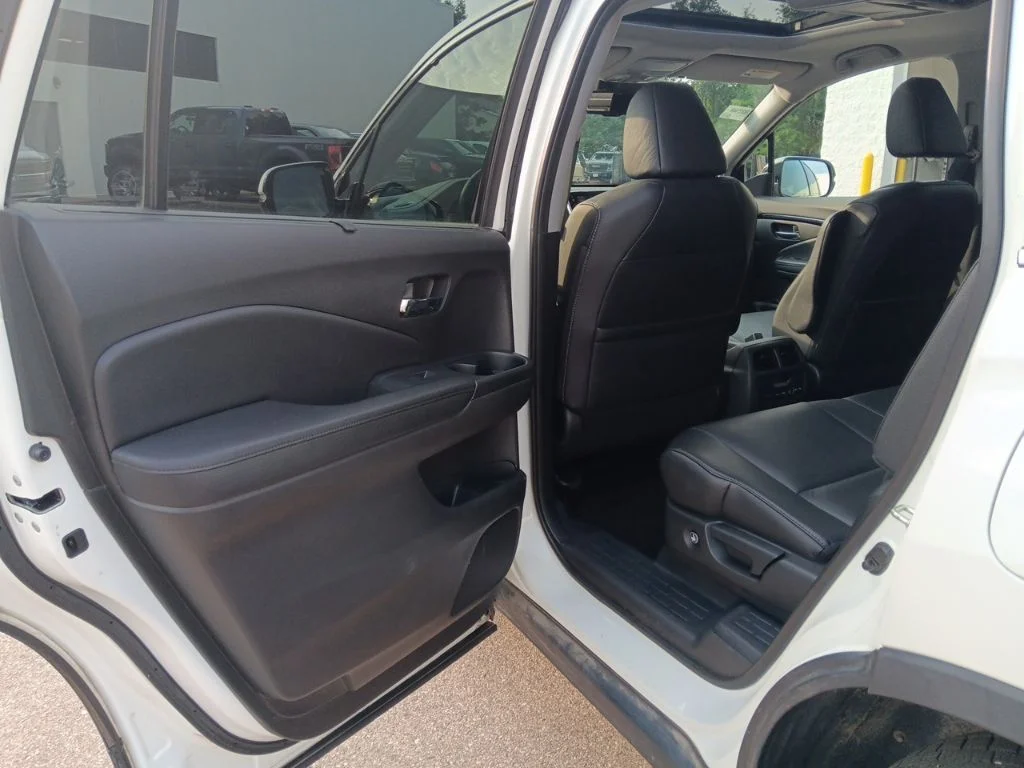 Used 2017 White Diamond Pearl Honda Touring image 28
