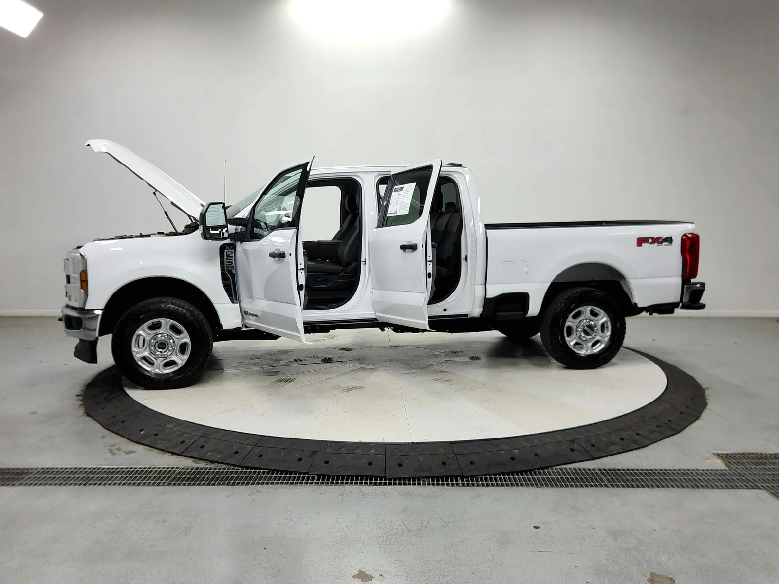 Used 2025 White Ford XLT image 13