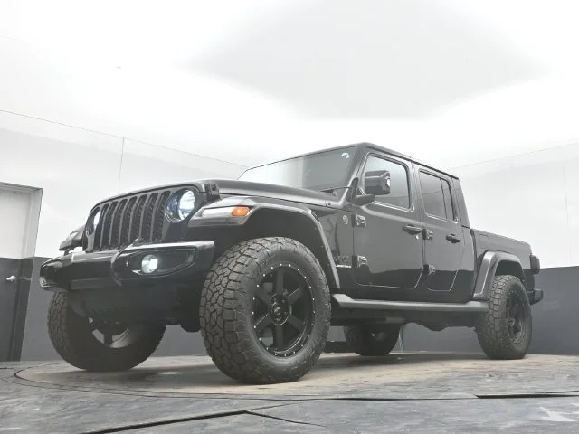 Used 2023 Black Clearcoat Jeep High Altitude image 44