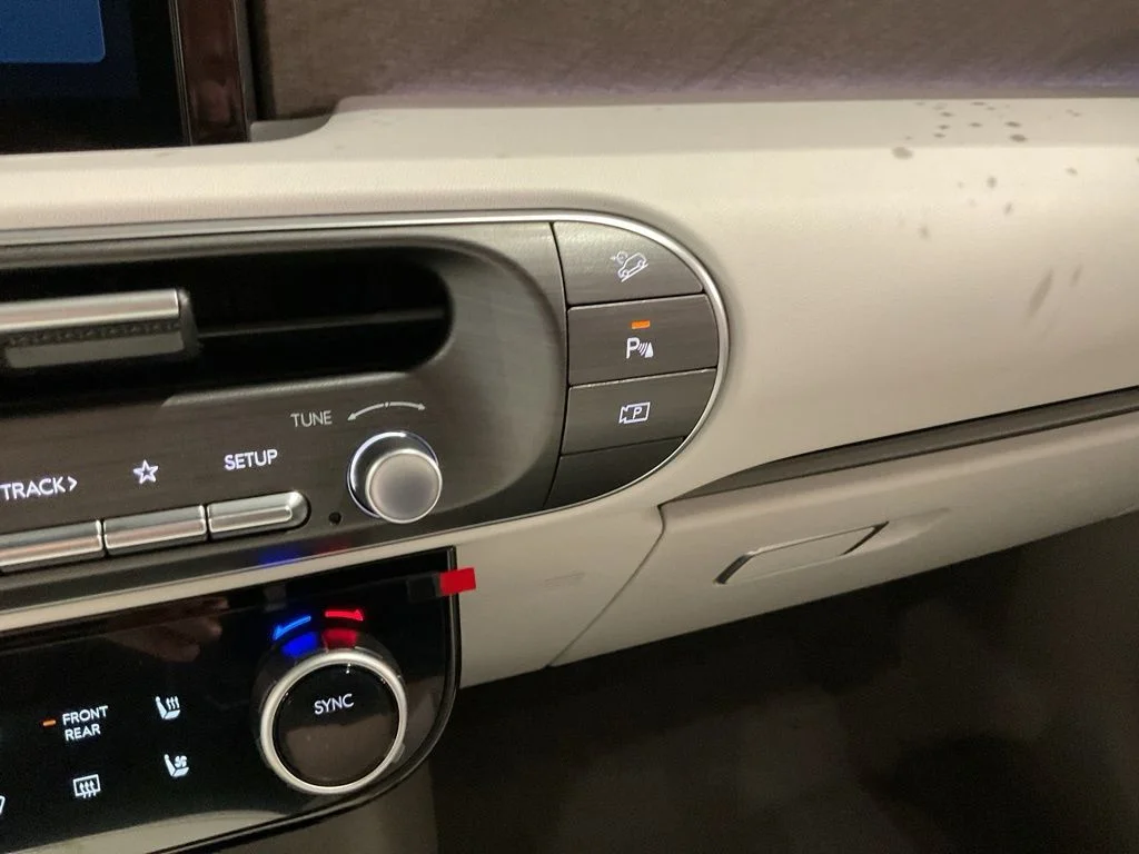 New 2026 Black Hyundai SEL Premium image 25