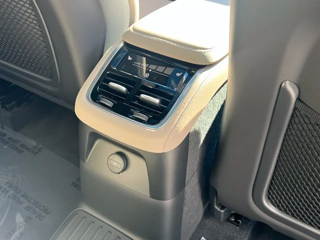 2026 Volvo XC90 Plus - Photo 32