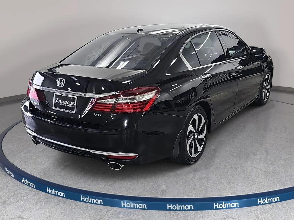 Used 2017  Honda EX-L image 6