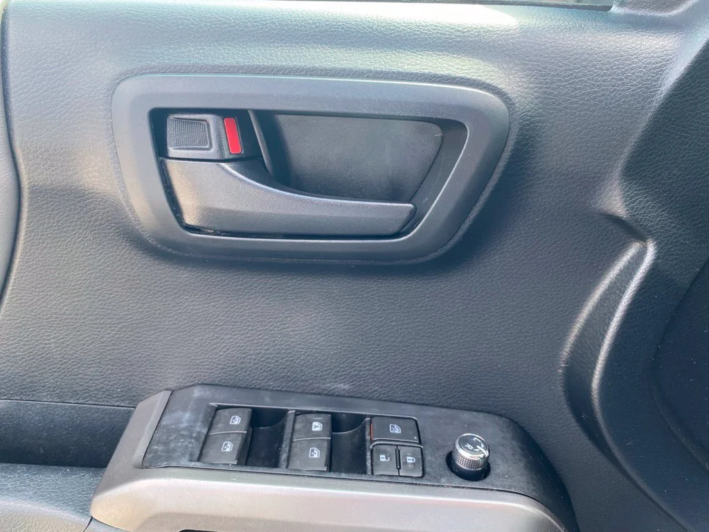 Used 2016 White Toyota SR5 image 19