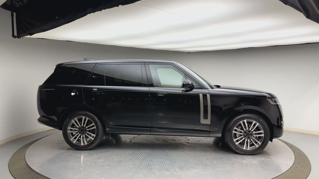 New 2026 Santorini Black Land Rover SE image 9