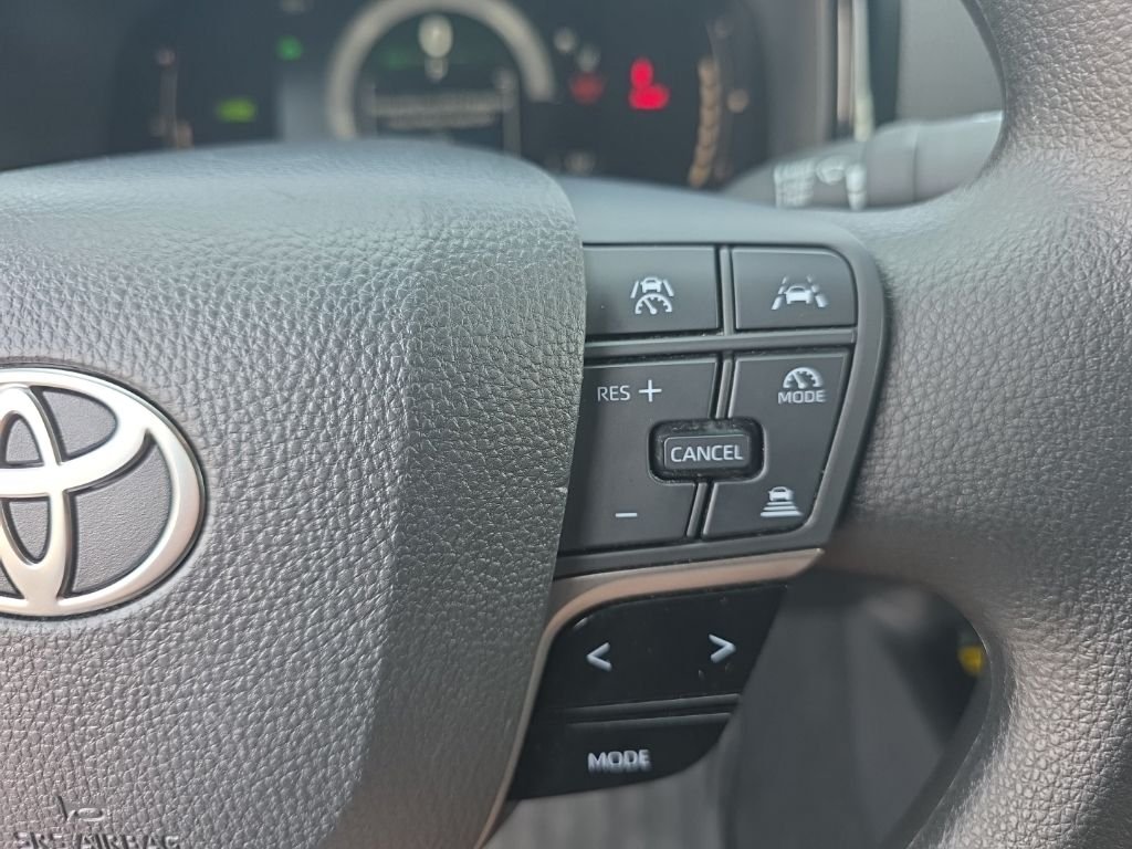 Used 2025 White Toyota LE image 17