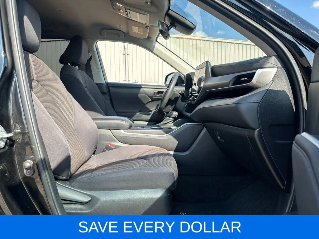 Used 2023 Black Toyota L image 18