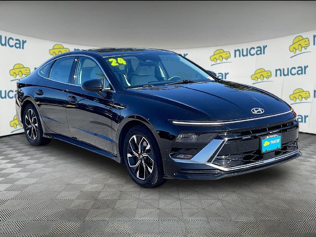 Used 2024 Onyx Black Hyundai SEL image 1