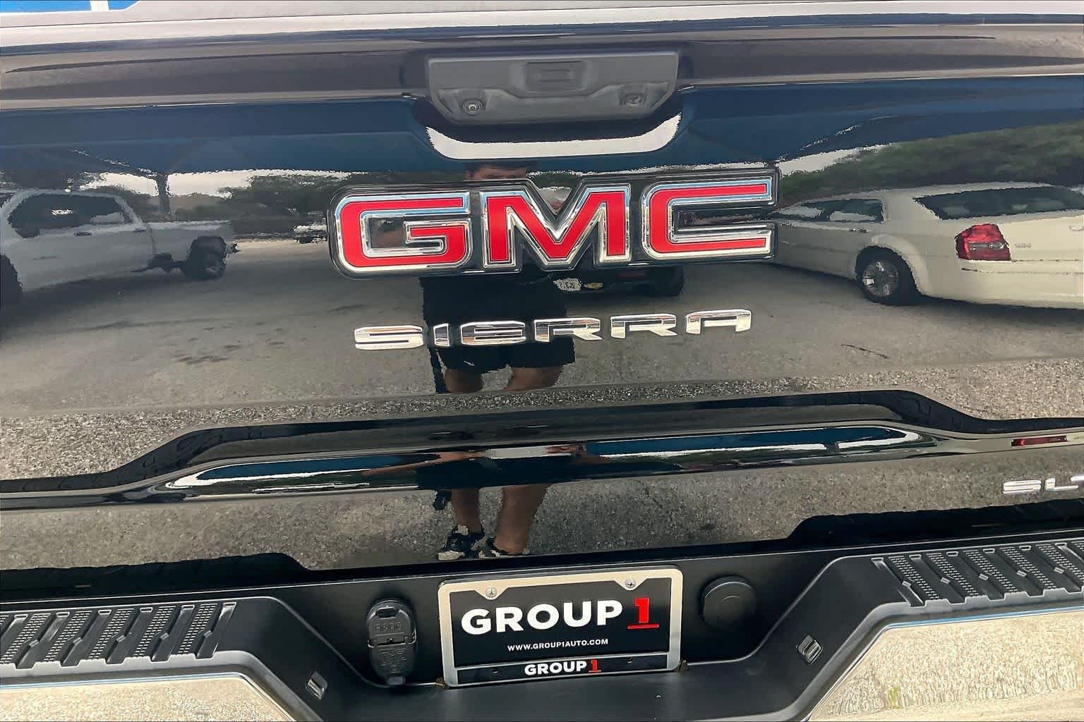 Used 2023 Onyx Black GMC SLT image 32