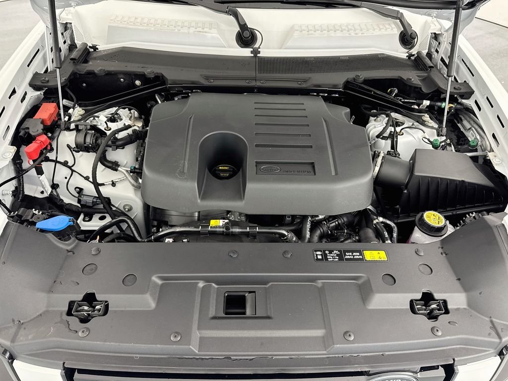 New 2026 Fuji White Land Rover X-Dynamic SE image 31