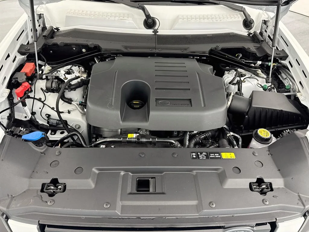 New 2026 Fuji White Land Rover X-Dynamic SE image 31