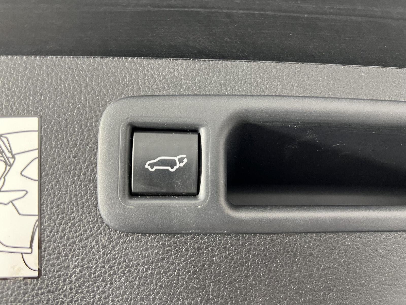 Used 2024 Wind Chill Pearl Toyota XSE image 30
