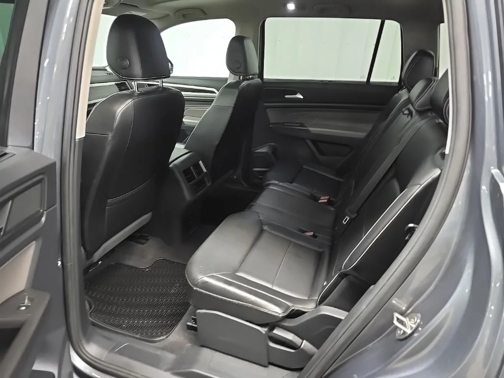 Used 2022 Gray Volkswagen 3.6L V6 SE w/Technology image 31