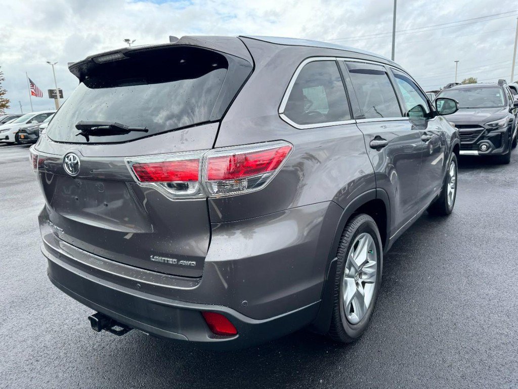 Used 2015 Gray Toyota Limited image 3