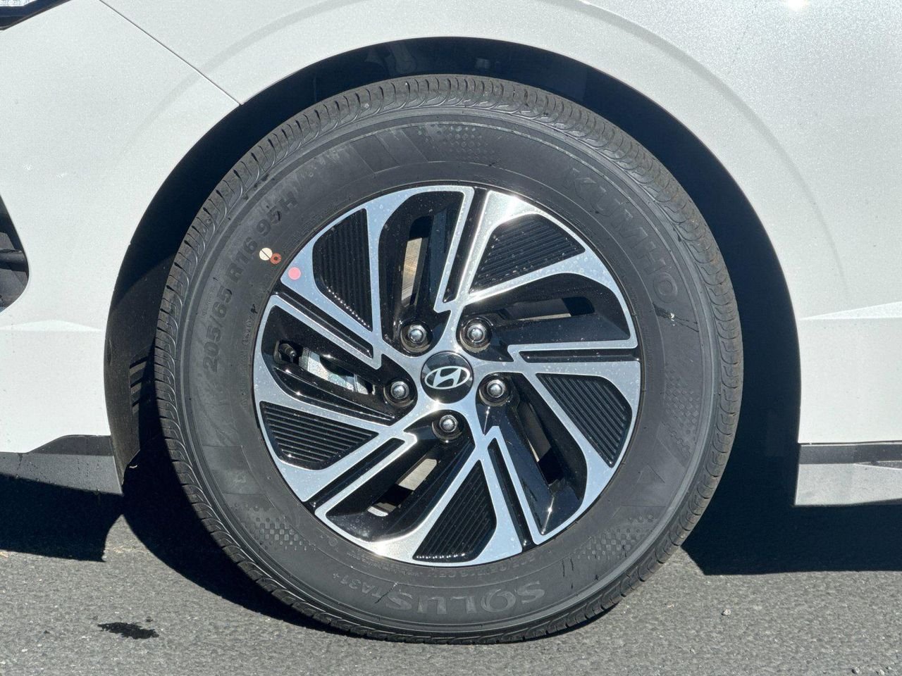 New 2026 White Hyundai Blue image 23