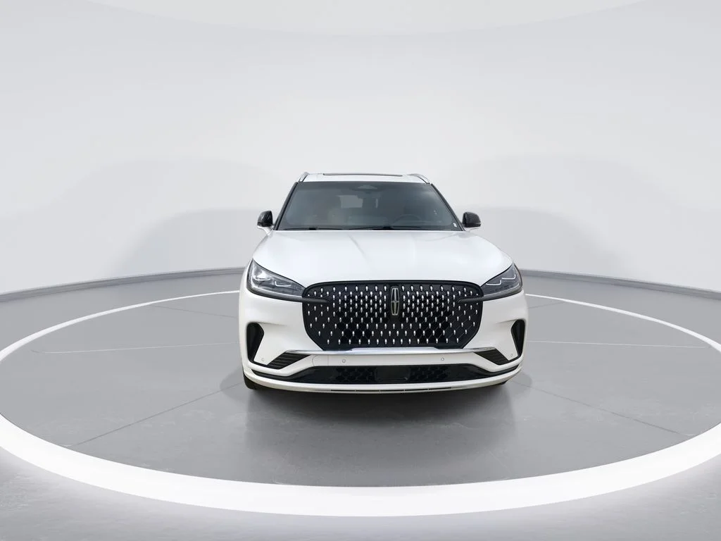 Used 2025 White Lincoln Black Label image 3