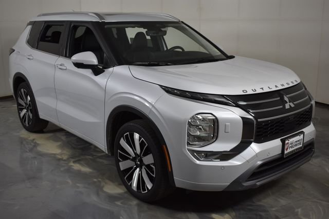 Used 2025  Mitsubishi SEL image 11