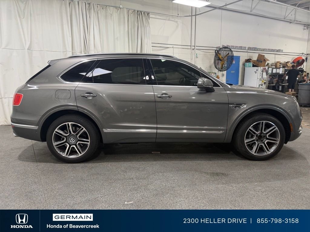 Used 2018 Porcelain Metallic Bentley W12 image 9