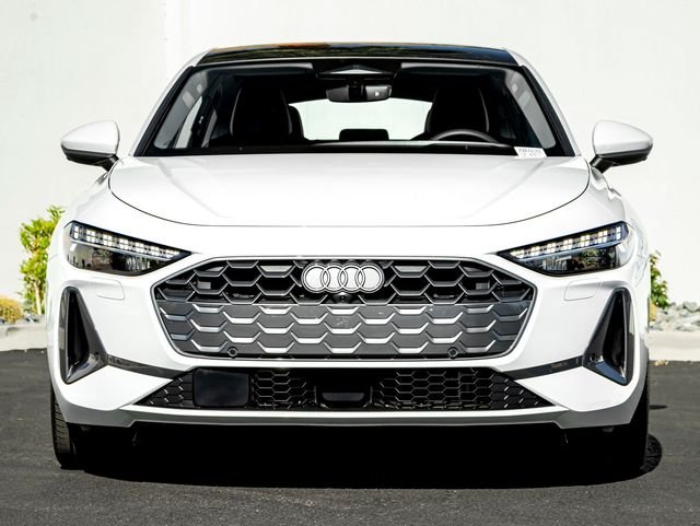 Used 2025 Glacier White Audi  image 3