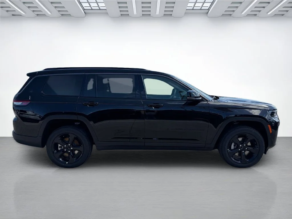New 2027 High-Gloss Black Paint Jeep Limited image 2