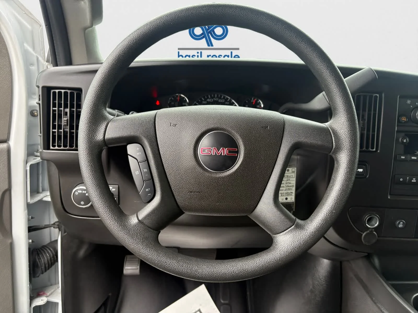 Used 2024 Summit White GMC  image 12