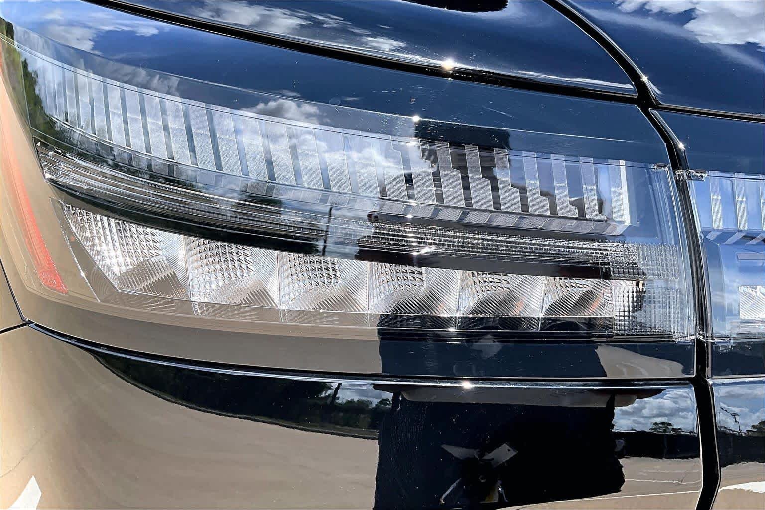 Used 2025 Super Black Nissan Platinum image 29