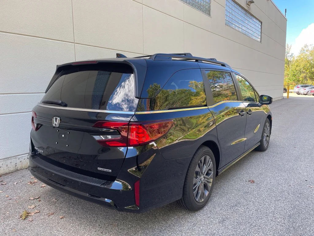 New 2027 Crystal Black Pearl Honda Touring image 5