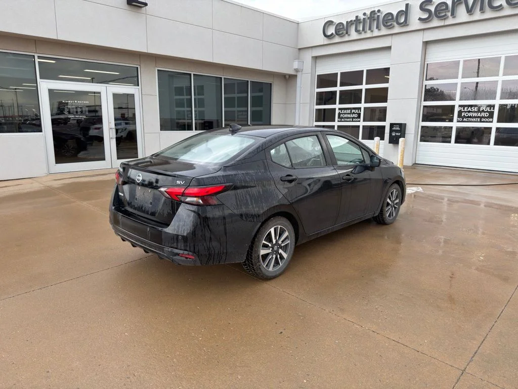 Used 2021 Black Nissan 1.6 SV image 4