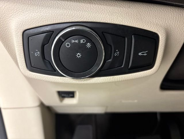 Used 2016 White Lincoln Reserve image 16