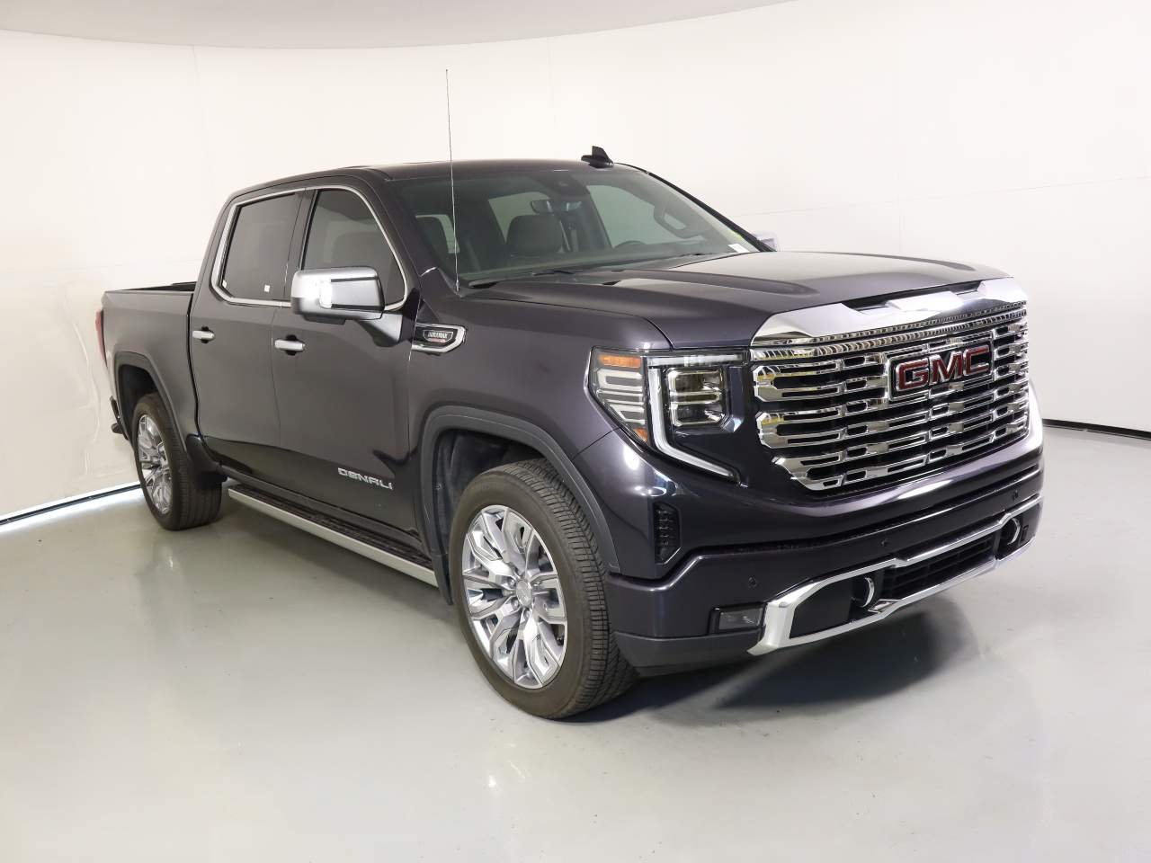 Used 2024 Gray GMC Denali Crew Cab image 5